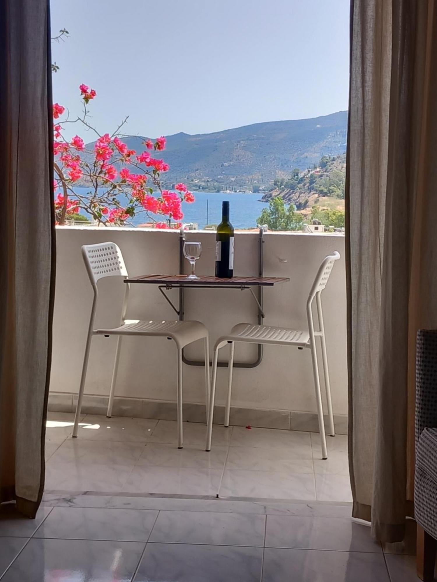 Forest & Sea Apartment Poros Town Oda fotoğraf